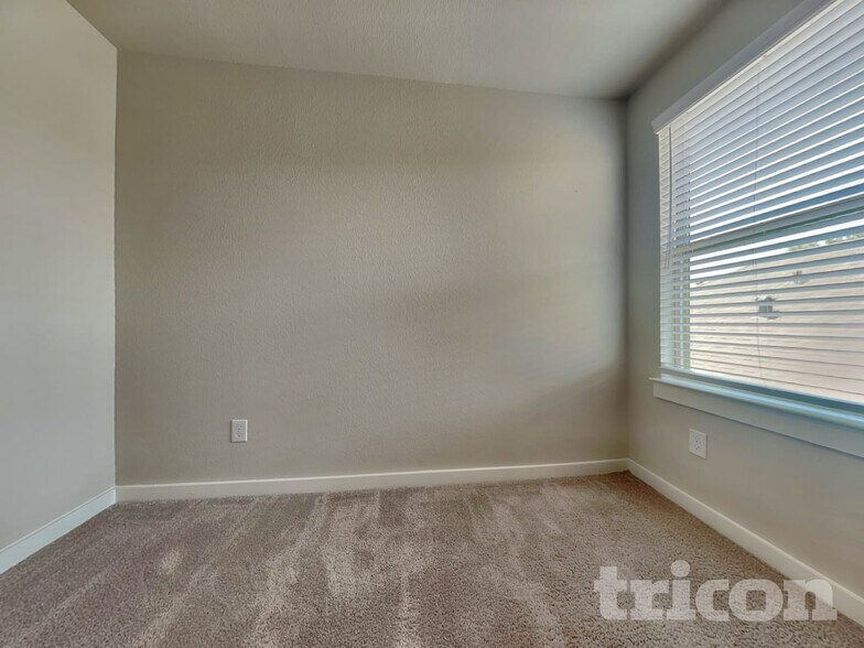 Building Photo - 5159 Klein Orchard Dr