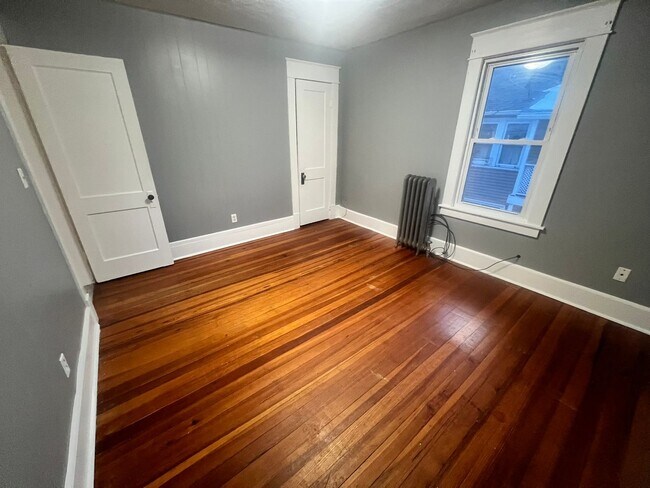 Building Photo - 30 Beverly St