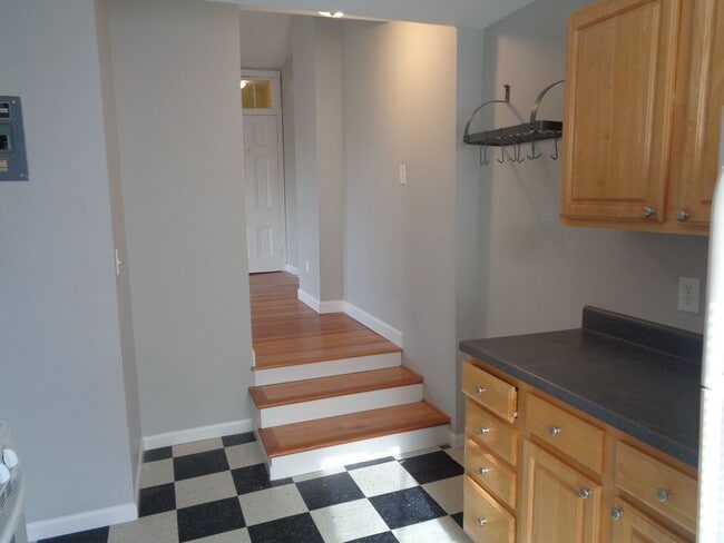 Building Photo - 713 W 33rd St