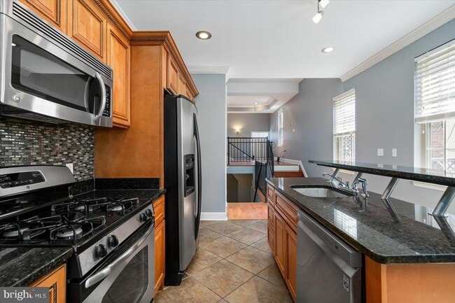 Building Photo - 104 N Patterson Park Ave