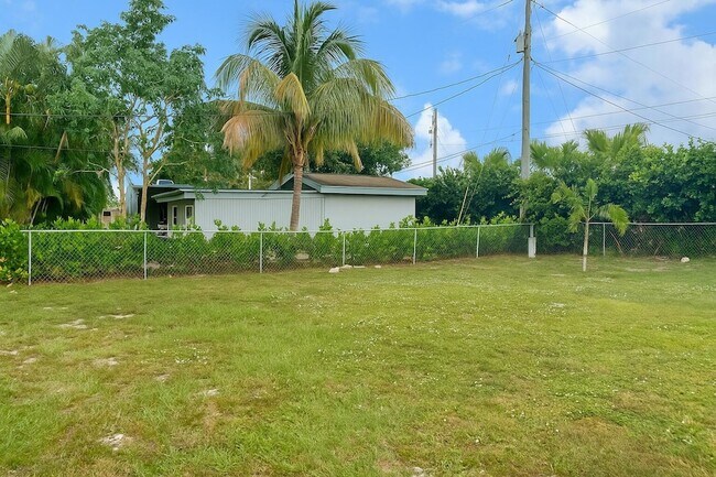 Building Photo - 1892 SW Biltmore St