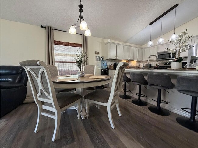 Building Photo - 723 Lady Diana Dr