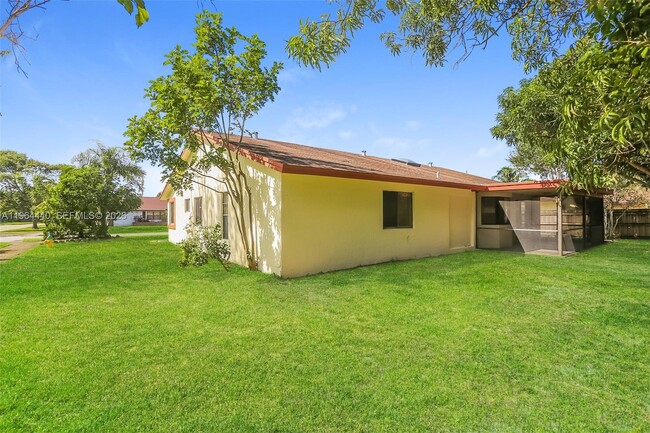 Building Photo - 1013 SW 49th Ave