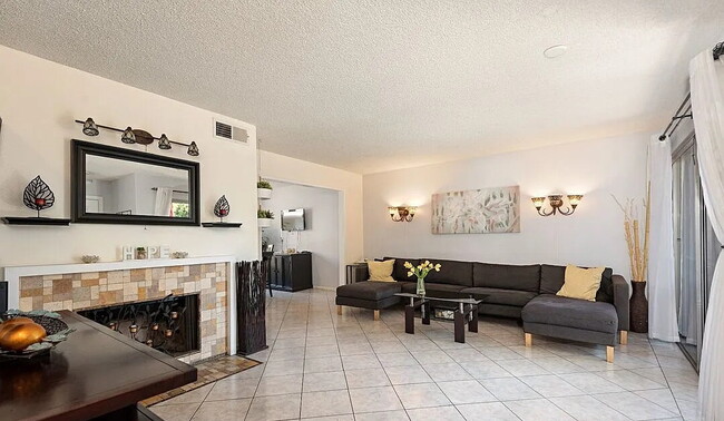 Building Photo - "Charming 1-Bedroom San Fernando Apartment with Modern Granite Touches!"