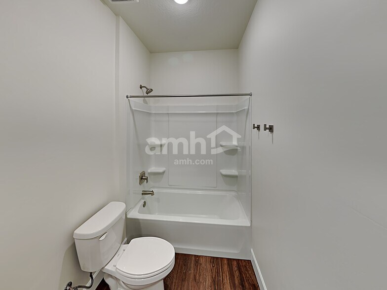 Building Photo - 3264 Fields Ave