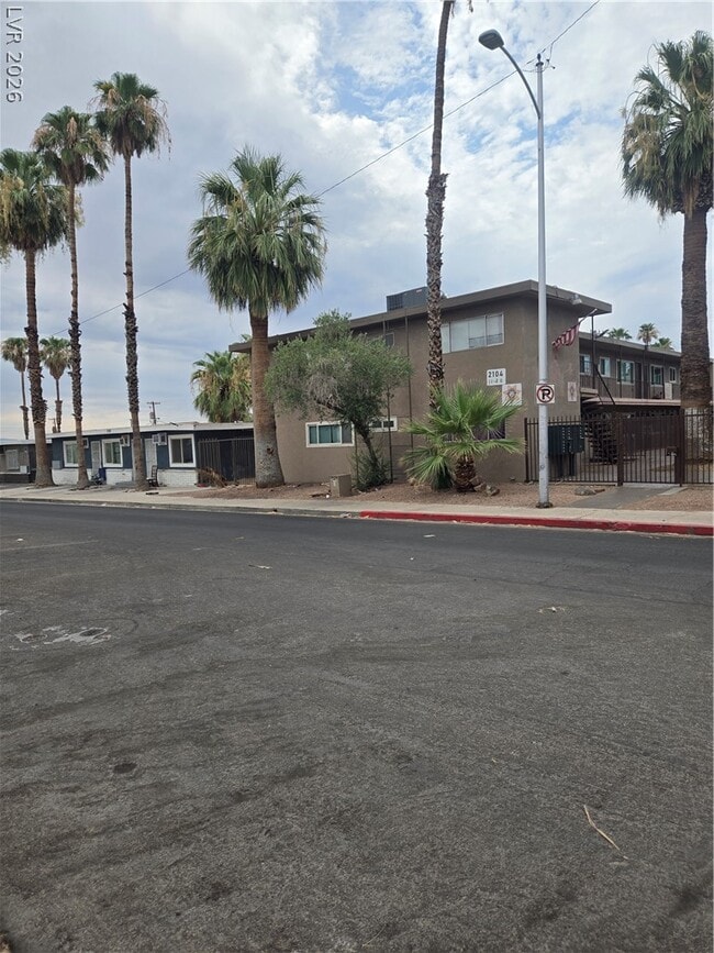 Building Photo - 2104 Sunrise Ave