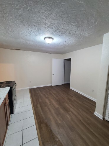 Building Photo - 1030 S Nova Rd