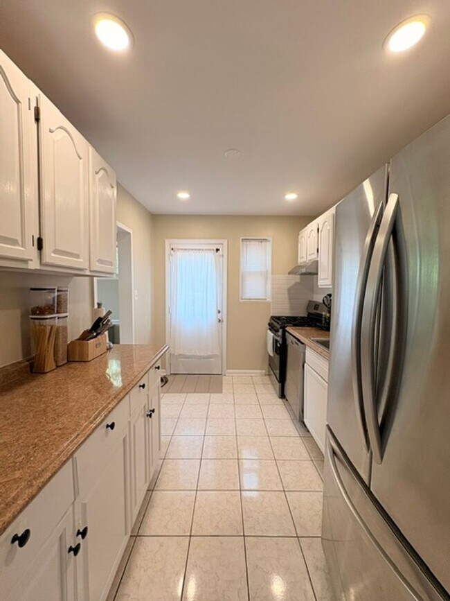 Building Photo - 13520 Grenoble Dr