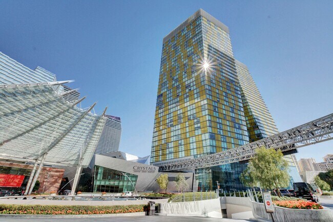 Building Photo - Stunning Strip Views from this Fully Furnished Studio Residence.