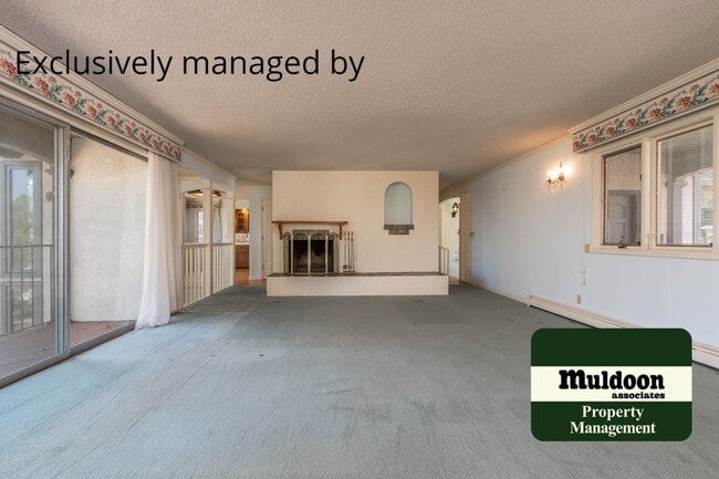 Building Photo - Beautiful 3 bedroom home with two car garage in Old Broadmoor