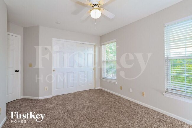 Building Photo - 634 Ellen Dr