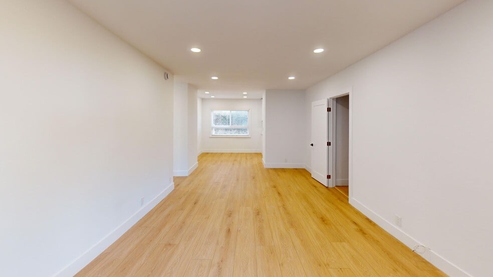 Interior Photo - 943 N Gardner St