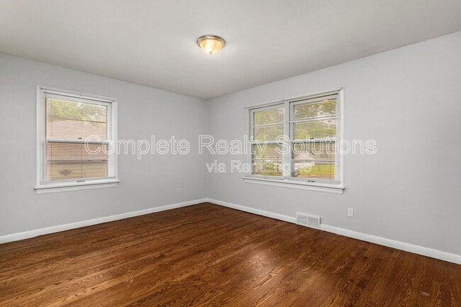 Building Photo - 8881 Darnell Pl