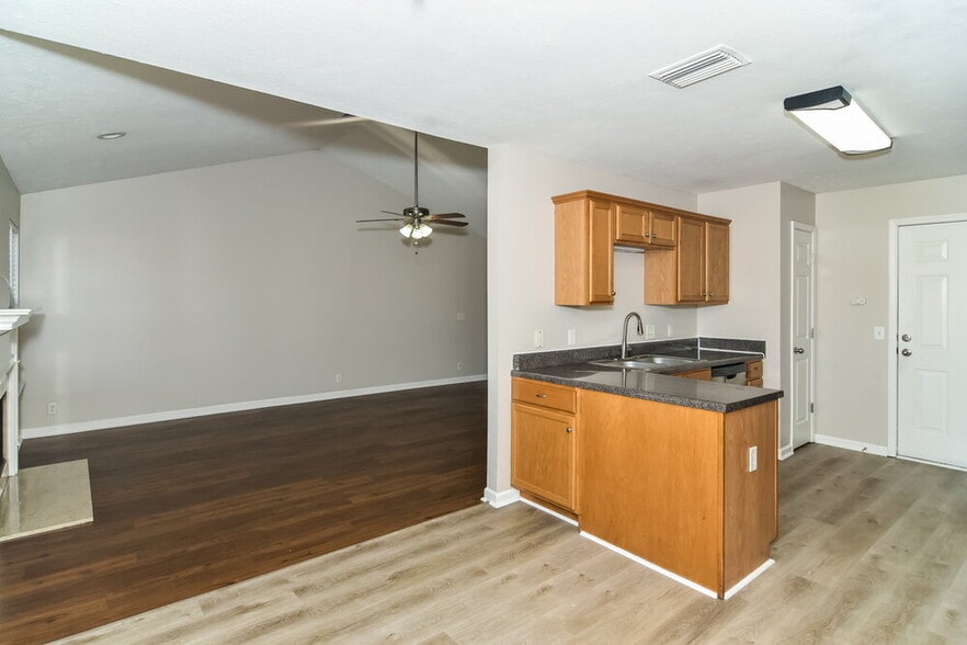 Building Photo - 7045 S Hampton Blvd