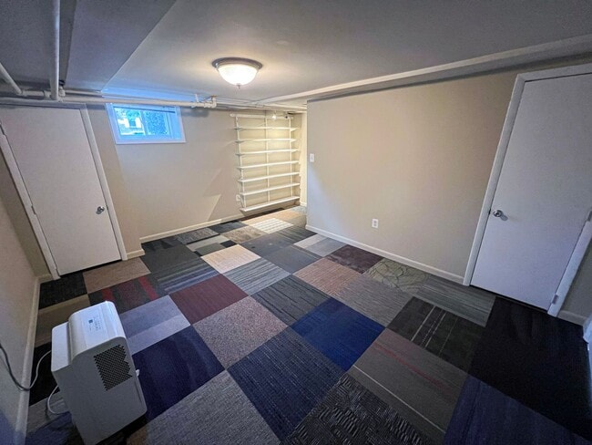 Building Photo - Charming 2 Bed 2 Bath Brick Townhome With A Fully Fenced Yard In Beautiful Foxcroft Heights