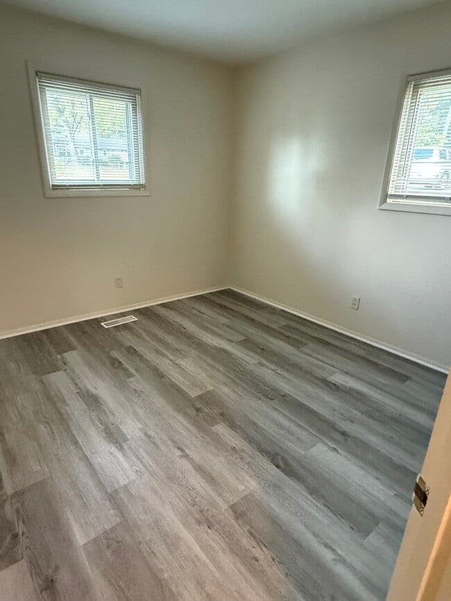 Building Photo - 1916/1918 Building