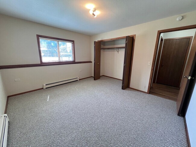 Building Photo - One Bedroom Apartment in Byron Center!