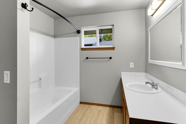 Building Photo - 915 Cleveland Ave