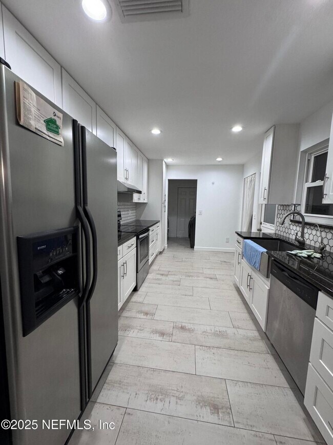 Building Photo - 7335 Floral Ridge Dr