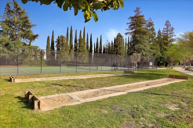 Building Photo - 890 White Moonstone Loop