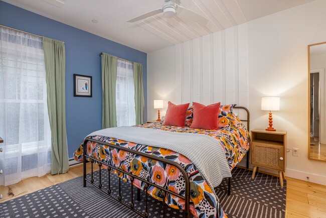 Building Photo - Recently Renovated 1BR Near Maine Med