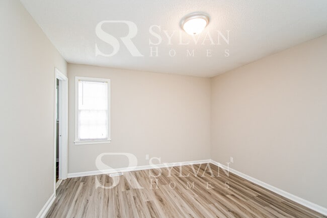 Building Photo - One-level living at its best