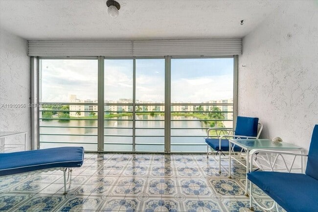 Building Photo - 141 SE 3rd Ave