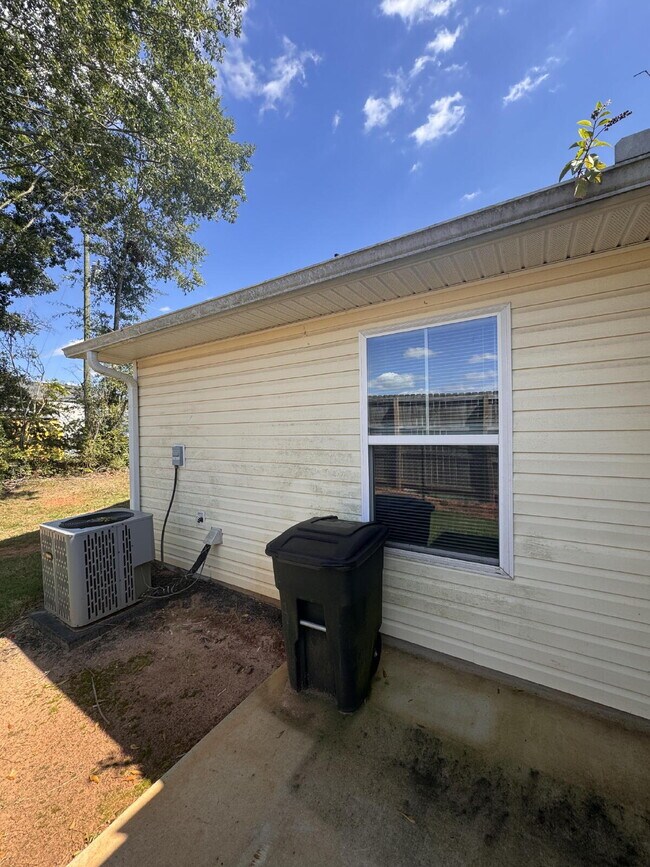 Building Photo - Cozy 2-Bed, 1-Bath Apartment in Easley – C...