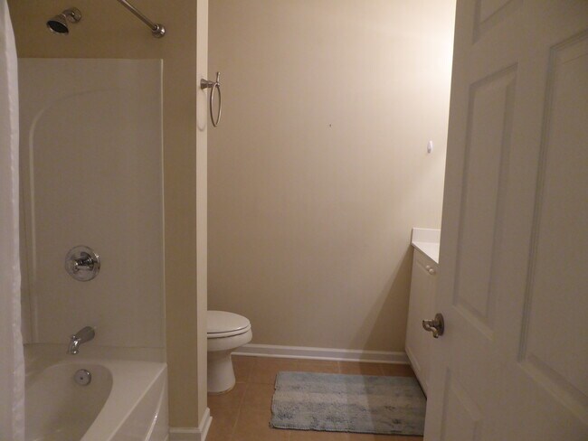 Building Photo - 3150 Woodwalk Dr SE