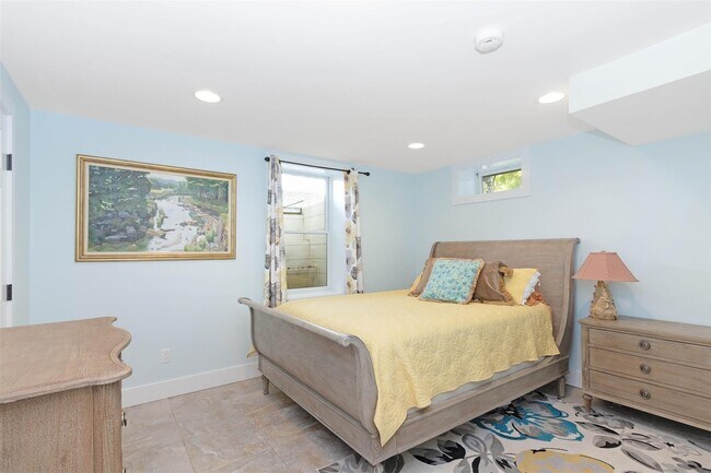 Building Photo - 2700 Sound Dr