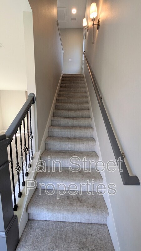 Building Photo - 121 N C St