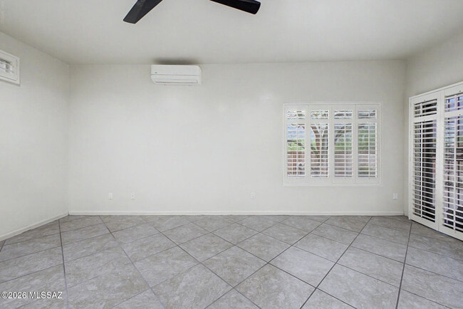 Building Photo - 5555 N Cres Ridge Dr