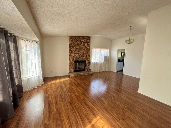 Building Photo - Charming East Lancaster Home