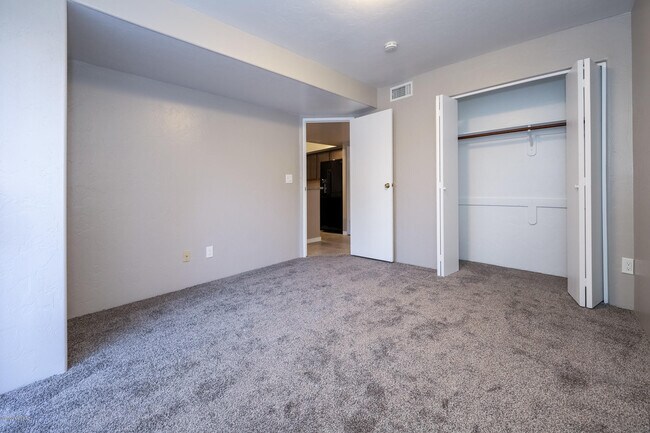 Building Photo - 4021 N Weimer Pl
