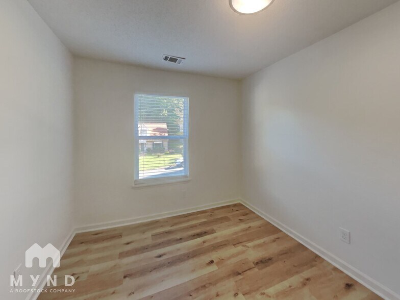 Building Photo - 3221 River Mist Cove