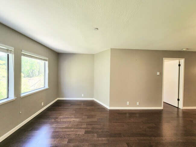 Building Photo - 2 bedroom 2 bath condo home in North San Mateo