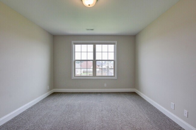 Building Photo - 230 Cotoneaster Ln