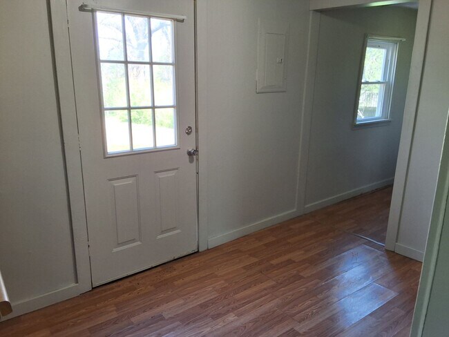 Building Photo - Charming  3 Bed, 2 Bath  House Located in Radcliff