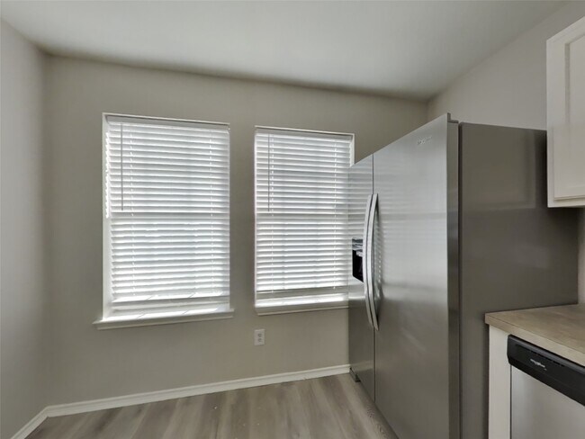 Building Photo - 22823 Sugar Bear Dr