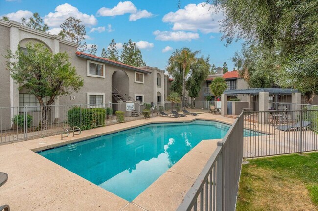 Building Photo - 15402 N 28th St