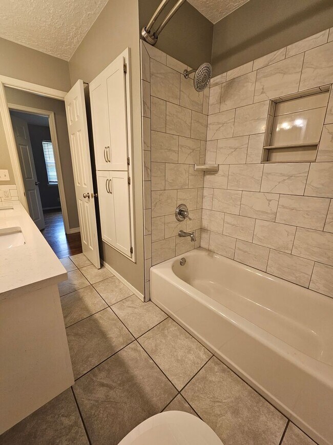 Building Photo - (3) Bed/(1.5) Bath in Core Norman Avail NOW!