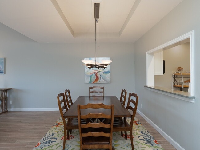 Building Photo - Luxury Furnished Longboat Key Retreat with Private Beach Club Access & Golf Course Views Remodele...