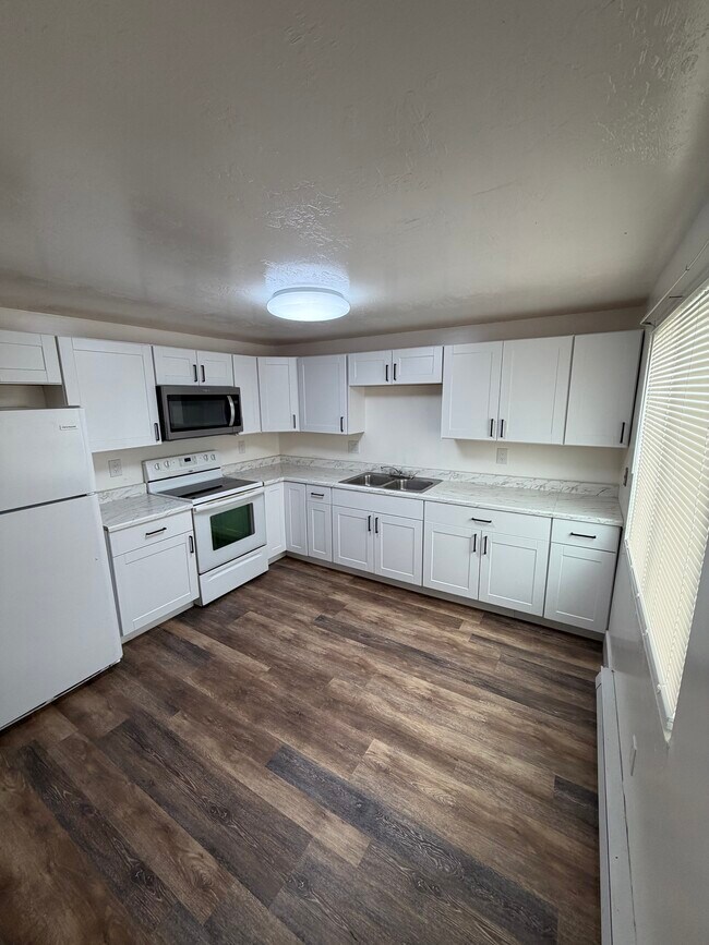 Building Photo - Vernal 4 Plex