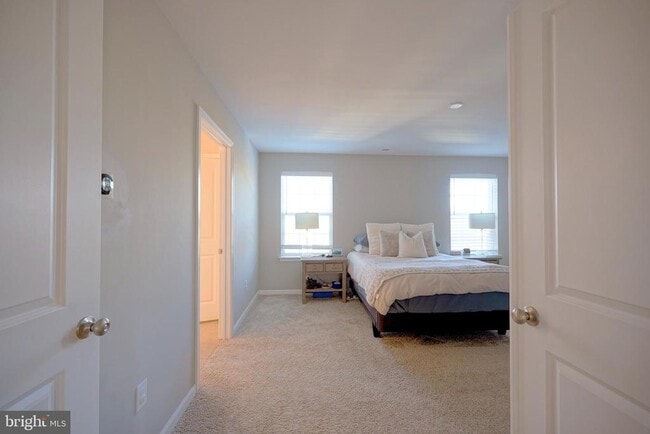 Building Photo - 65 Westmont Dr