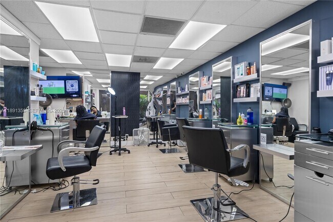 Building Photo - 101 Crandon Blvd