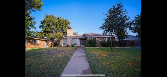 Building Photo - 6403 Apache Ct