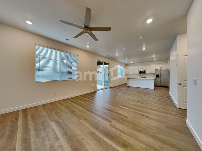 Building Photo - 20177 W Thomas Rd