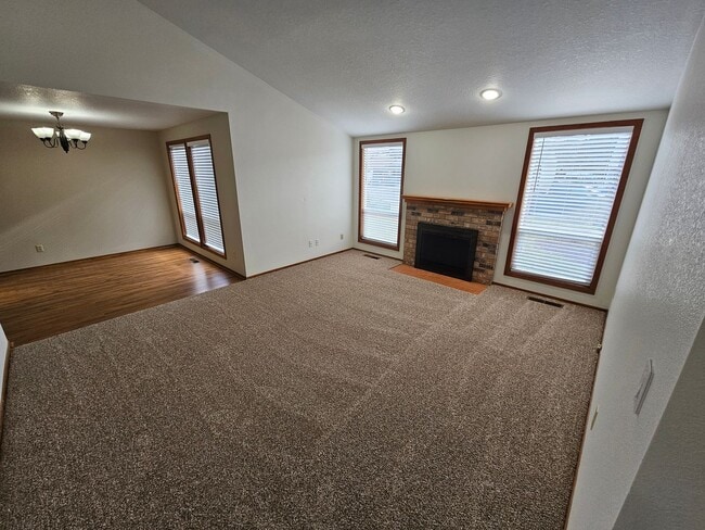 Building Photo - 855 Fran St SE