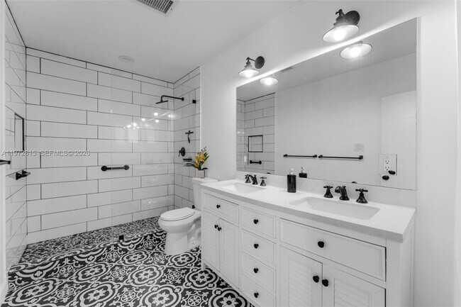 Building Photo - 3965 SW 60th Ct