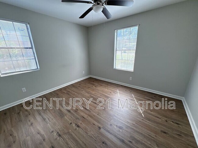 Building Photo - 2737 Royal St